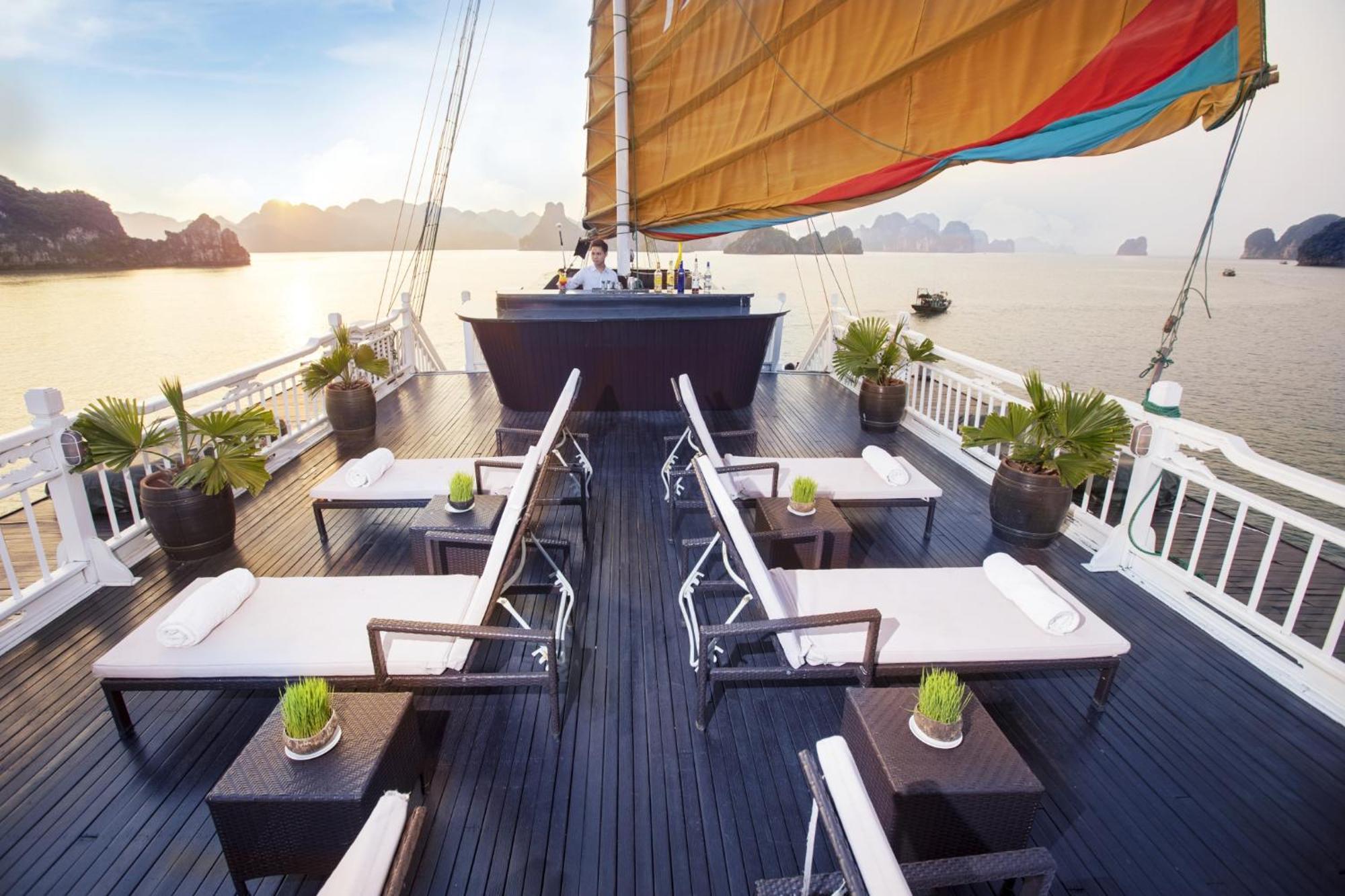 Hera Classic Boutique Cruise Ха Лонг Екстериор снимка